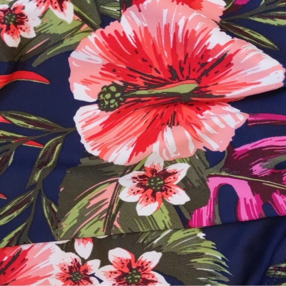 Kona Sol Full Covg 1 Pc Plus Sz Women’s Sz 18, 20, 24 Navy Floral Swimsuit NWT - Picture 4 of 5